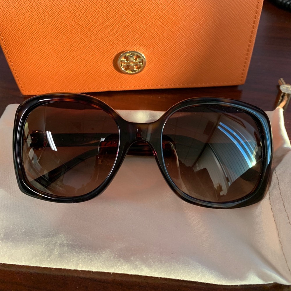 TORY BURCH SUNGLASSES CLASSIC GEMINI CHAIN 2